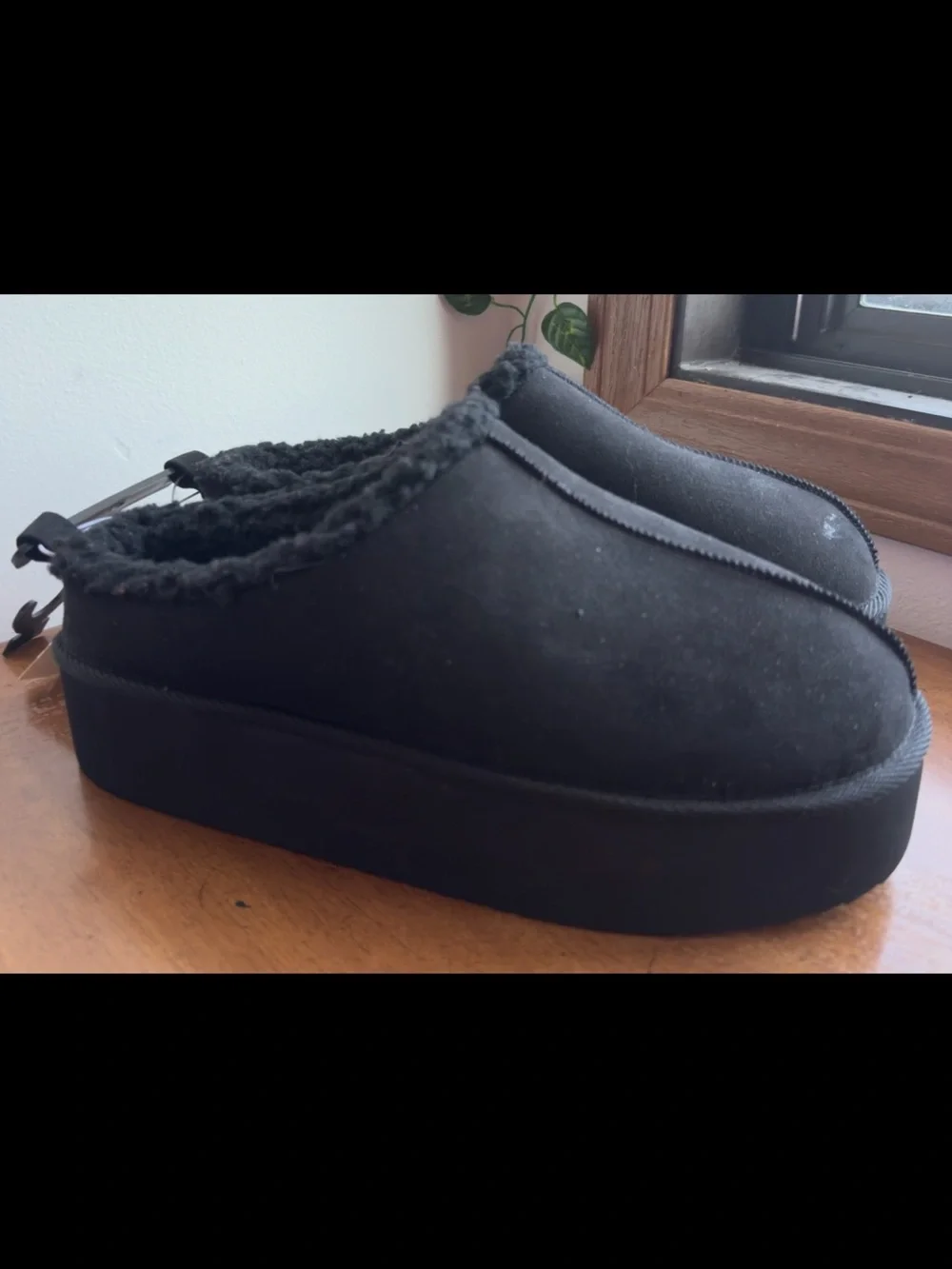 Old Navy Cozy Lined Platform Slippers Black Faux Suede NWT Women’s Size 9